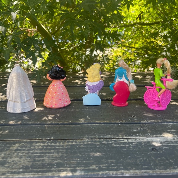 Vintage McDonald Barbies - 5 - Picture 3 of 8